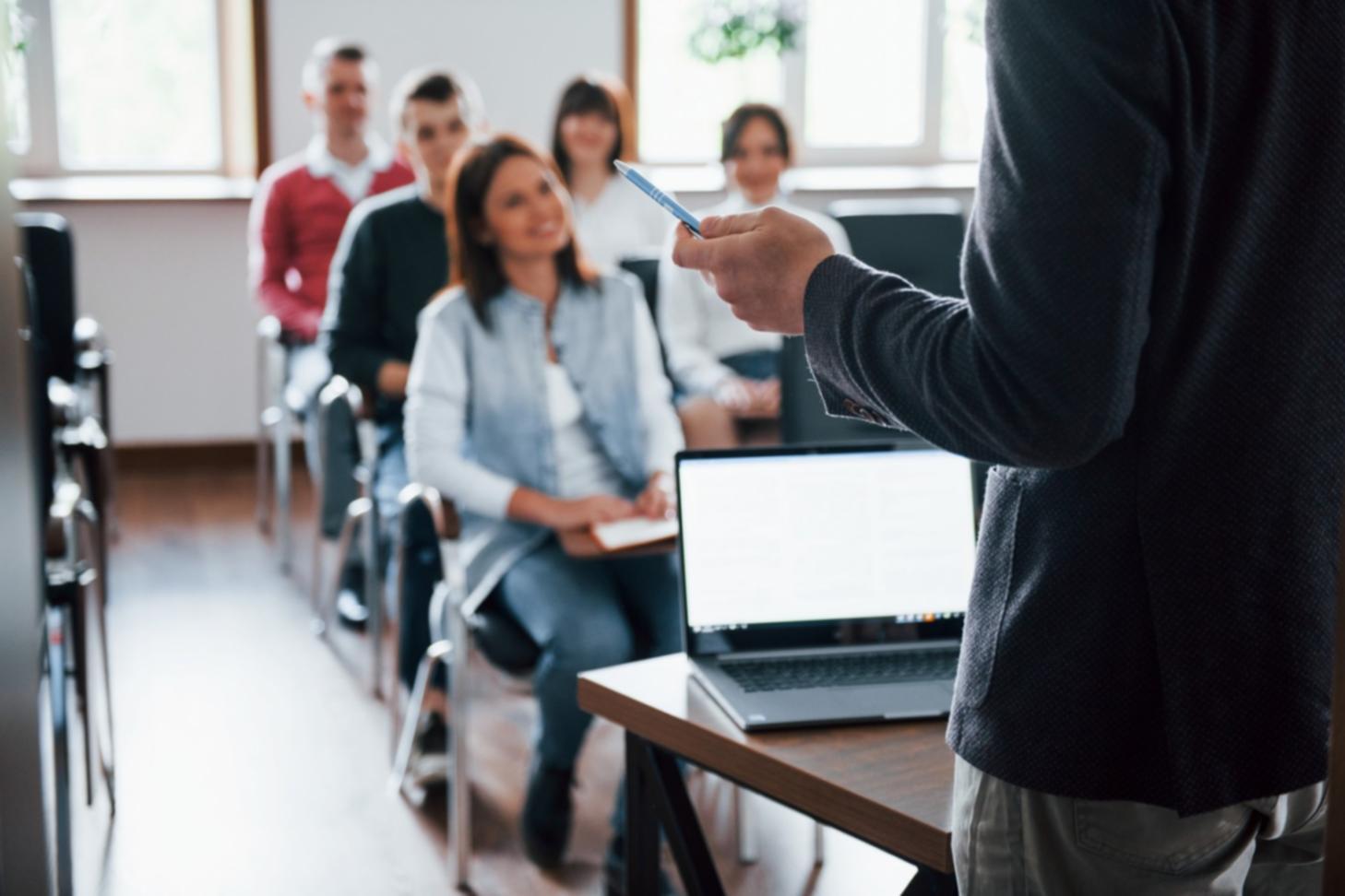 Material educativo y recursos de aprendizaje financiero